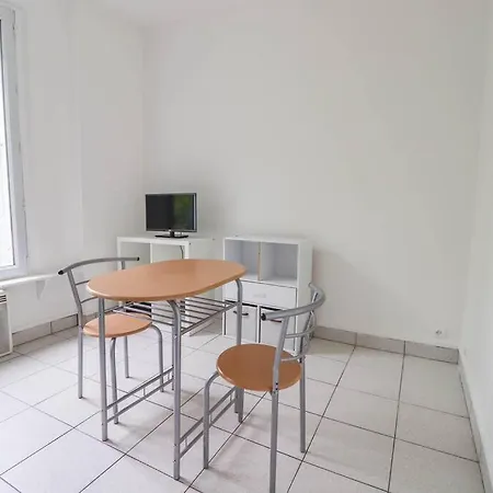 1 Bedroom Flat 30m2 - Апартаменты *